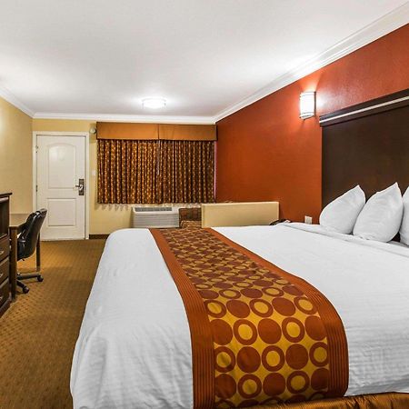 Rodeway Inn & Suites Corona Exterior photo