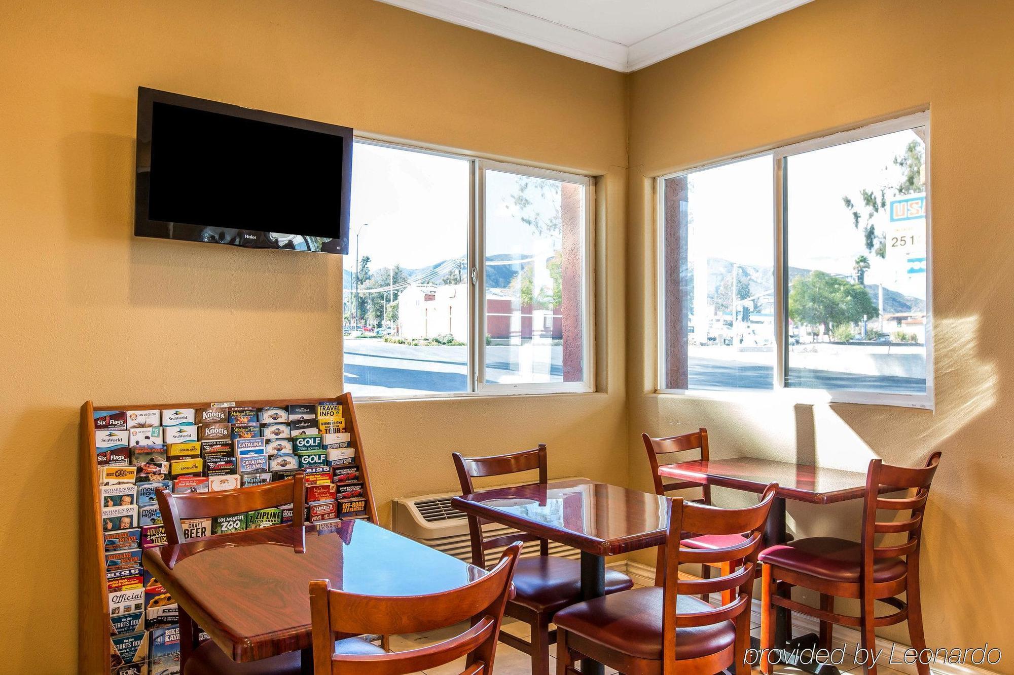 Rodeway Inn & Suites Corona Exterior photo